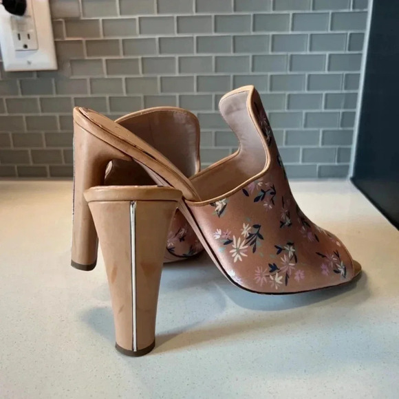 Gently worn, very comfortable, and to with anything size 10 heel size 3” sandals - Picture 2 of 6